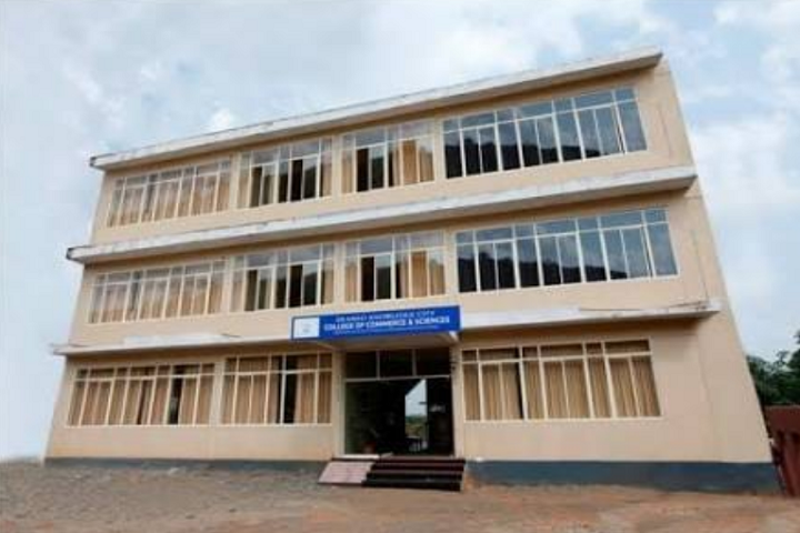 https://cache.careers360.mobi/media/colleges/social-media/media-gallery/13930/2018/12/9/College Building View of EKC of Commerce and Sciences Malappuram_Campus-View.png